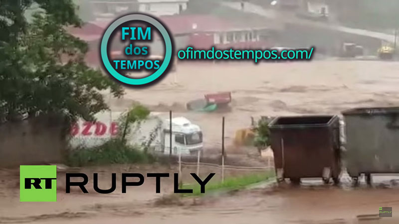 video-grandes-e-graves-inundacoes-matam-pelo-menos-7-pessoas-e-distroi-varios-edificios-ao-norte-de-artvin-na-turquia